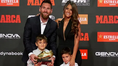 Lionel Messi junto a su familia en la entrega del premio.