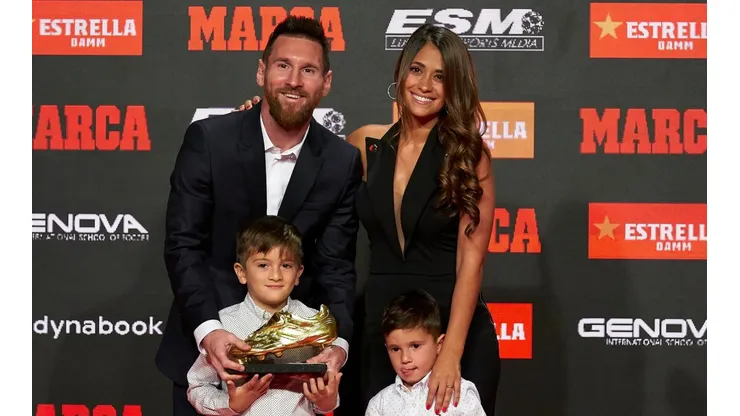 Lionel Messi junto a su familia en la entrega del premio.