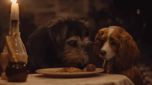 La icónica escena de la incombustible obra animada, se repite en la versión de acción real.