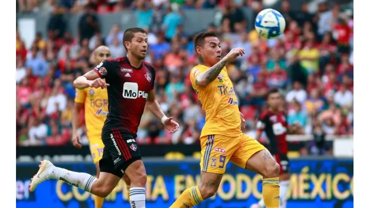 Eduardo Vargas vuelve a las prácticas tras superar lesión en su rodilla