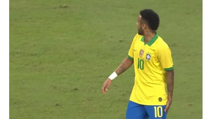 Alarma en el PSG: Neymar dura 10 minutos y sale lesionado en Brasil