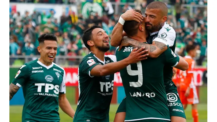 Wanderers se mantiene en la cima