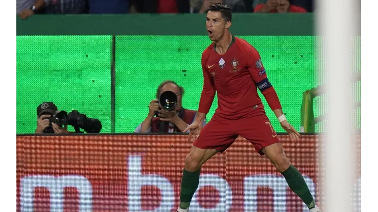 CR7 festeja su gol 699.