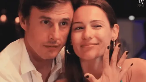 La pareja feliz, tras la petición.