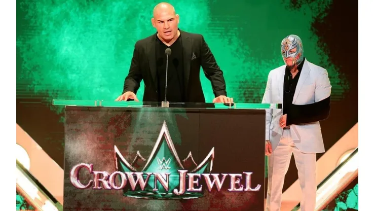 Cain Velásquez se retira de las MMA y firma un contrato de varios años con WWE