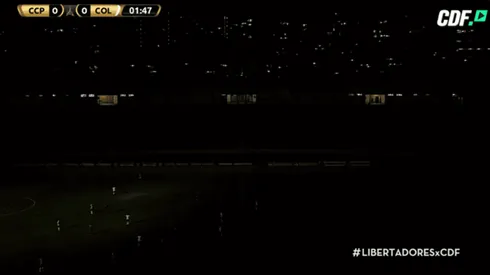 El Atahualpa de Quito a oscuras.