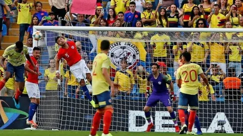 Chile termina el partido sin capitán ante Colombia