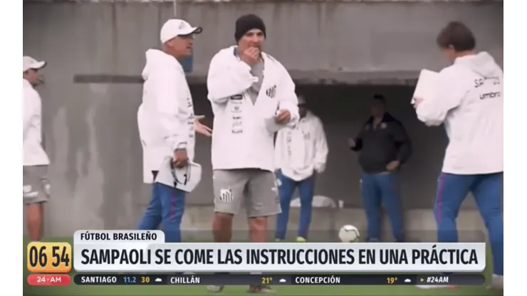 Sampaoli comiendo papel
