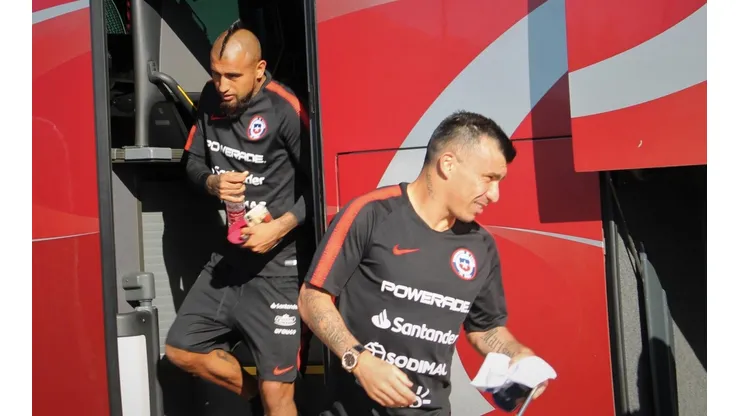 Vidal y Medel han tenido controvertidas apariciones en redes sociales