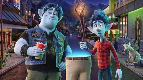 Lo personajes principales y las piernas de su padre.