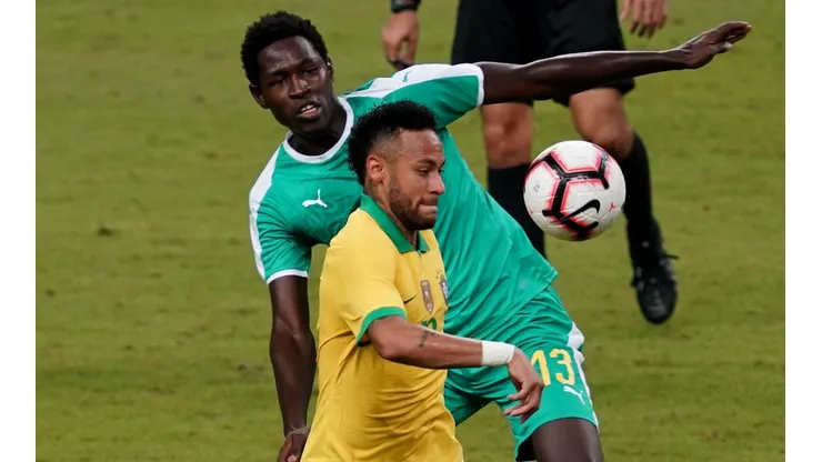 Neymar jugó su partido 100 con la Canarinha.