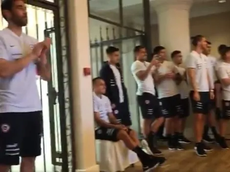 Imagen de Claudio Bravo solitario en la Roja llama la atención