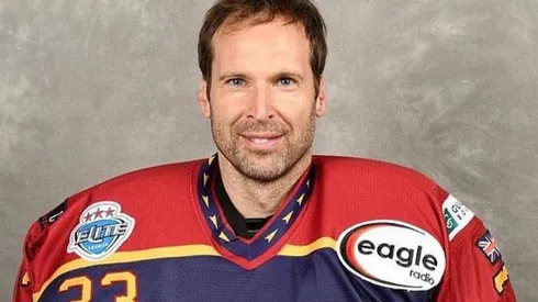 ¡Sorpresa! Petr Cech abandona el retiro para jugar hockey