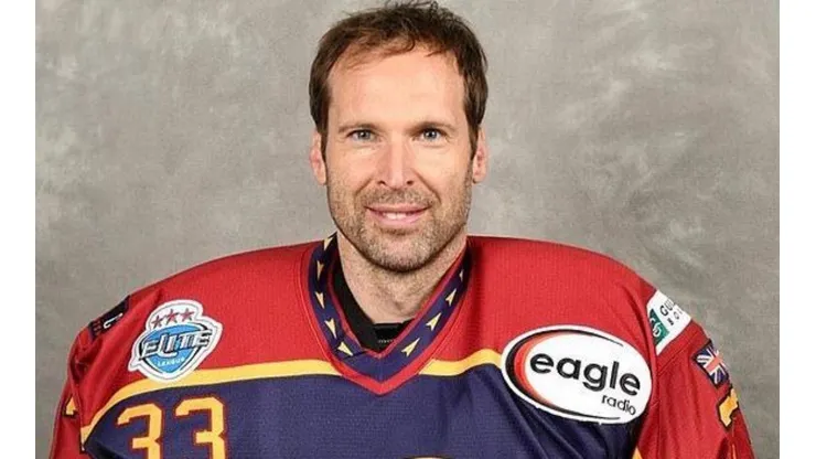 ¡Sorpresa! Petr Cech abandona el retiro para jugar hockey