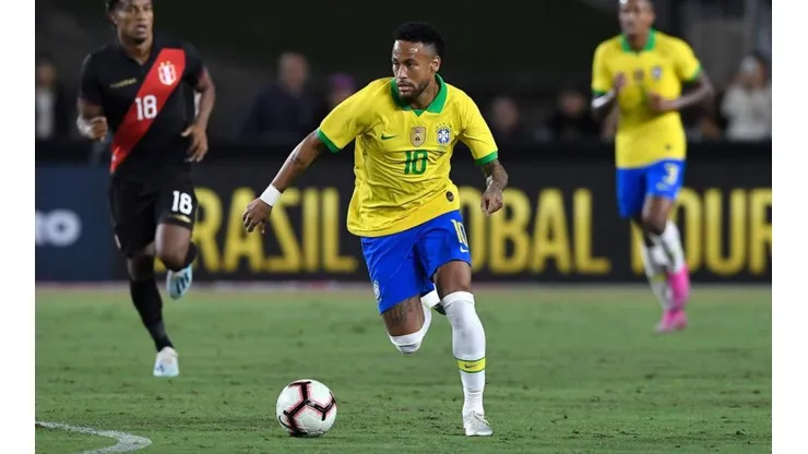 La especial camiseta para Neymar en su partido 100 con la selección de Brasil