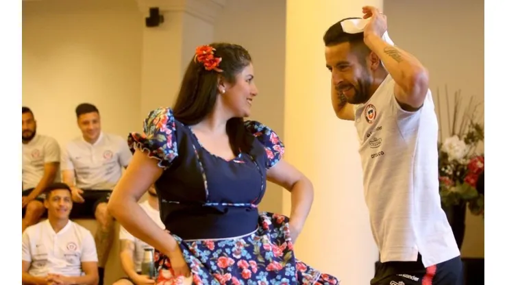 El Huaso no destiñó en la cueca y le dio un lindo momento a la Roja