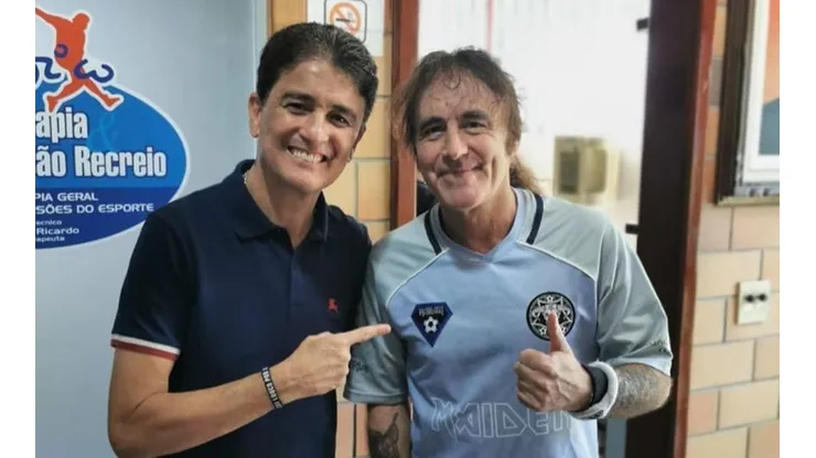 Bebeto junto a Steve Harris en la previa del encuentro amistoso.