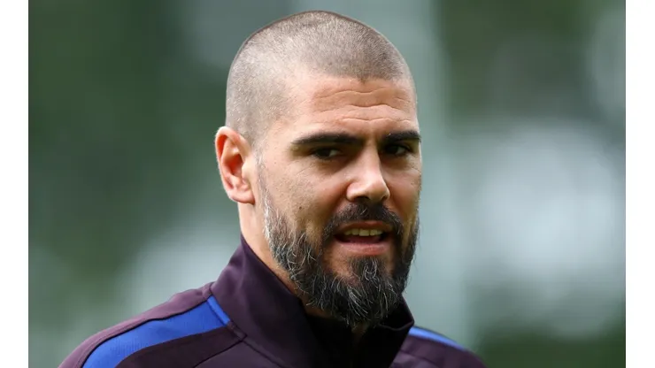 Barcelona despide a Valdés