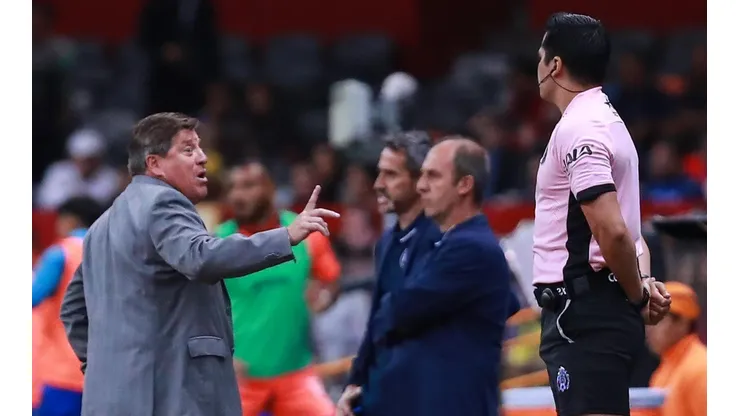 El Piojo Herrera insultó al árbitro