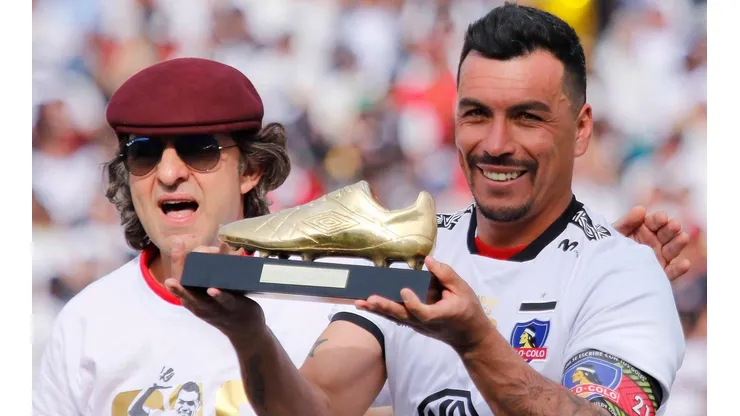 Aníbal Mosa y continuidad de Esteban Paredes: "Ojalá siga toda la vida jugando por Colo Colo"