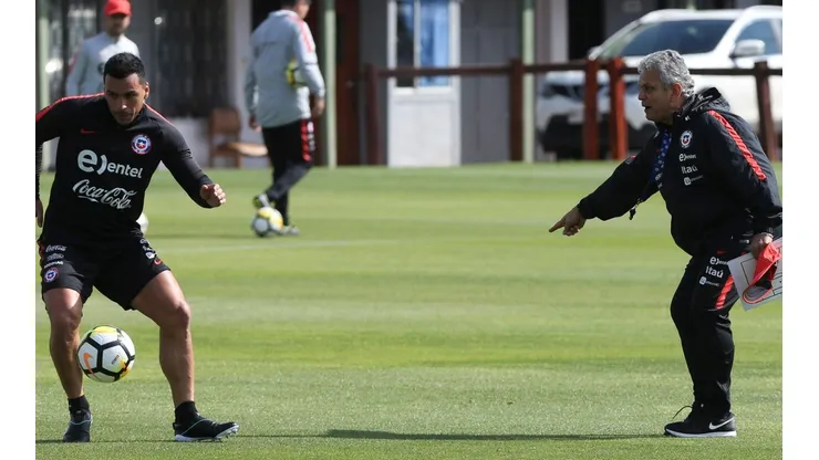 Rueda se rinde ante Paredes: "Qué pena no haber llegado antes a Chile para haberlo disfrutado en su plenitud"