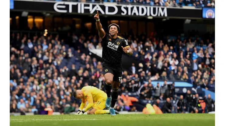 Adama Traoré anotó dos goles de buena factura ante Man City