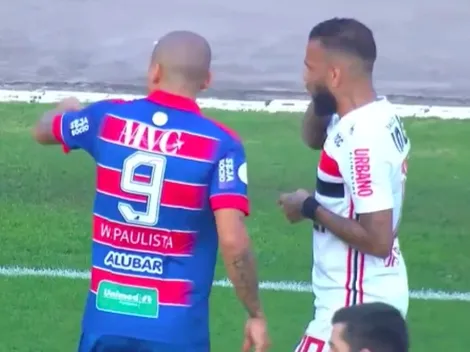 Dani Alves queda como colador por ataque de avispas en pleno partido