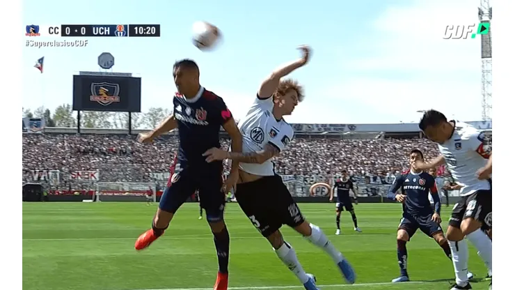 La clara mano del argentino.
