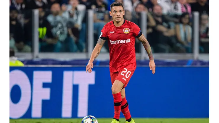 Charles Aránguiz en plena acción durante su encuentro con el Leverkusen en Champions League.
