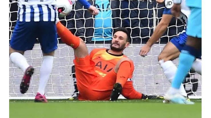 Hugo Lloris se torció duramente el brazo y dejó el partido