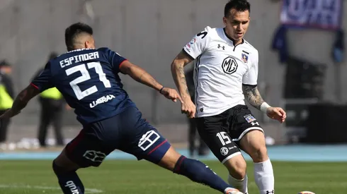 Colo Colo recibe a la Universidad de Chile en el Estadio Monumental.