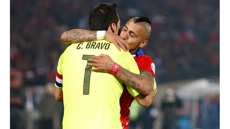 Uno de los últimos abrazos de Bravo con Vidal. Se volverán a encontrar.