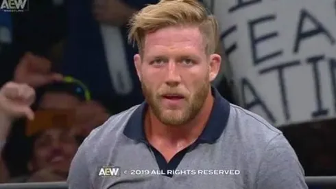 Jake Hager hace su debut en AEW y destruye a Cody Rhodes
