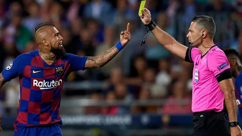 Arturo Vidal dio una asistencia, recibió una amarilla y le cambió la cara al Barcelona.