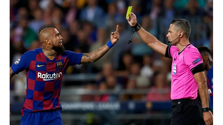 Arturo Vidal dio una asistencia, recibió una amarilla y le cambió la cara al Barcelona.