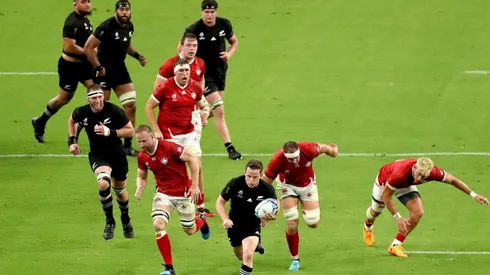 Brad Weber de Nueva Zelanda en plena acción del Mundial de Rugby ante Canadá.