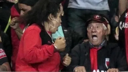 Devuelta de mano: abuelo de Colón es invitado a compartir con el plantel