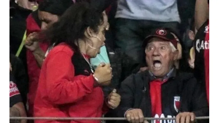 Devuelta de mano: abuelo de Colón es invitado a compartir con el plantel