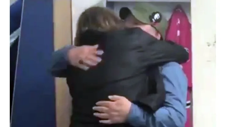 Lindo abrazo se dieron dos amigos de siempre