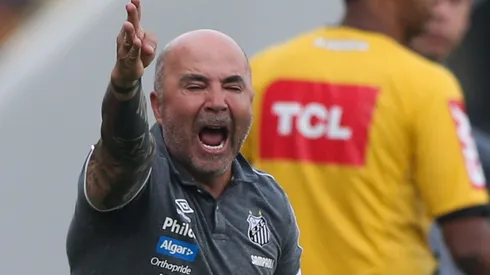 Sampaoli logra abrazos en Brasil.