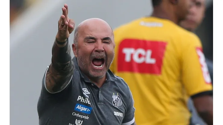 Sampaoli logra abrazos en Brasil.