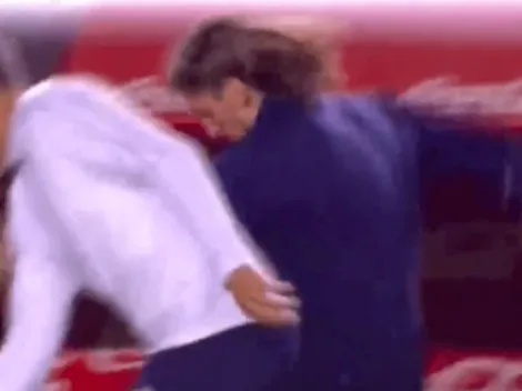 Beccacece lo hizo otra vez: se enoja y patea un bolso en pleno partido