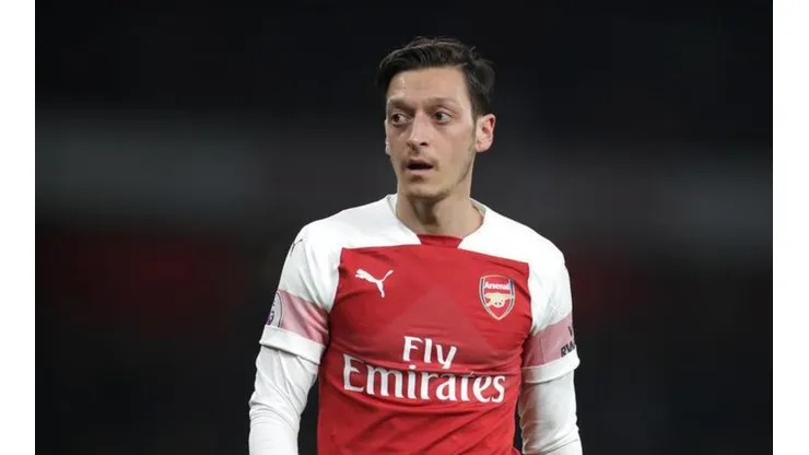 El Arsenal no sabe qué hacer con Mesut Özil