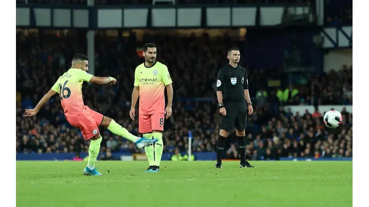 Mahrez se lució con un golazo de tiro libre.