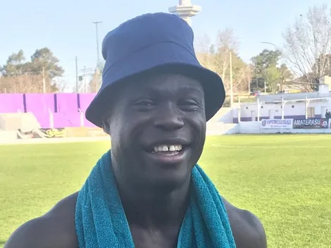 Delantero camerunés la rompe por festejar su gol como el 'Negro de WhatsApp'