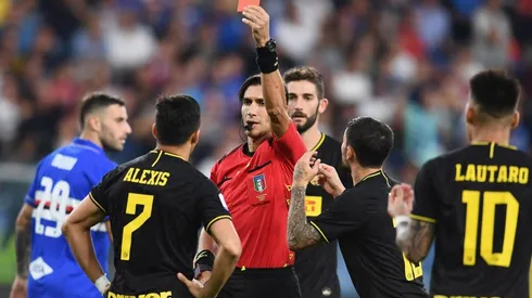 El árbitro echa al saco a Alexis.