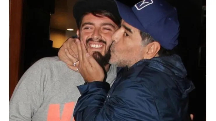 Maradona enfrenta a River Plate con el apoyo de su hijo hincha millonario