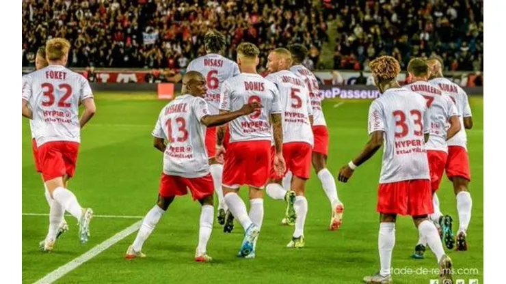 ¡Desatados! La alocada celebración en camarines del plantel del Reims tras vencer al PSG