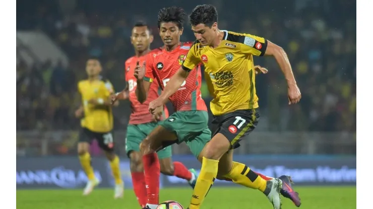 Yashir Islame marca de rabona.