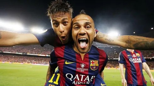 Dani Alves revive la teleserie Neymar: "Sigo pensando que su felicidad está en Barcelona"